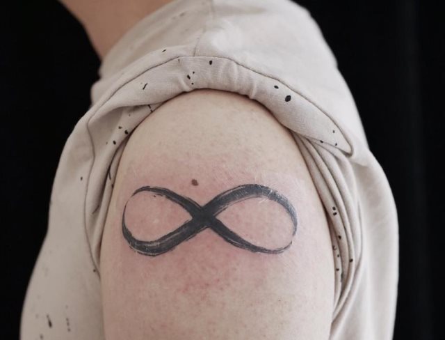 tattoo femenino del infinito 60