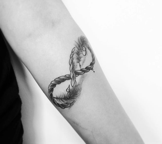 tattoo femenino del infinito 66