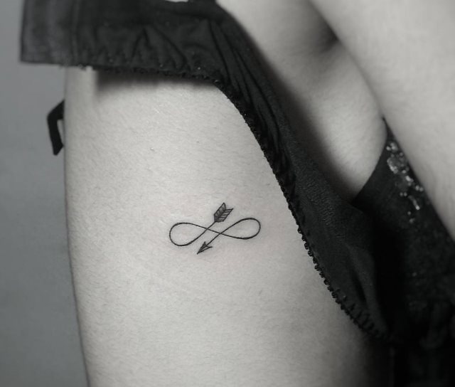 tattoo femenino del infinito 69