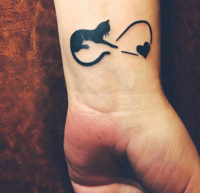 tattoo femenino del infinito 72