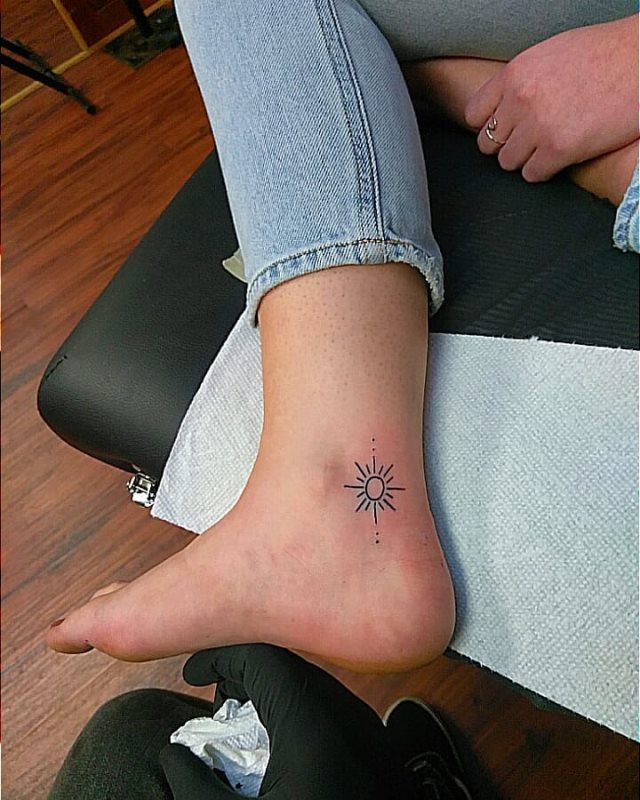 tattoo femenino del sol 08