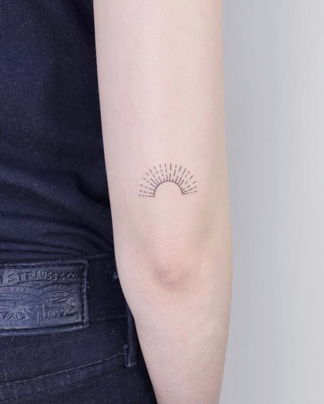 tattoo femenino del sol 11