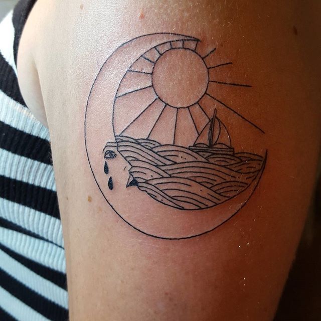 tattoo femenino del sol 16