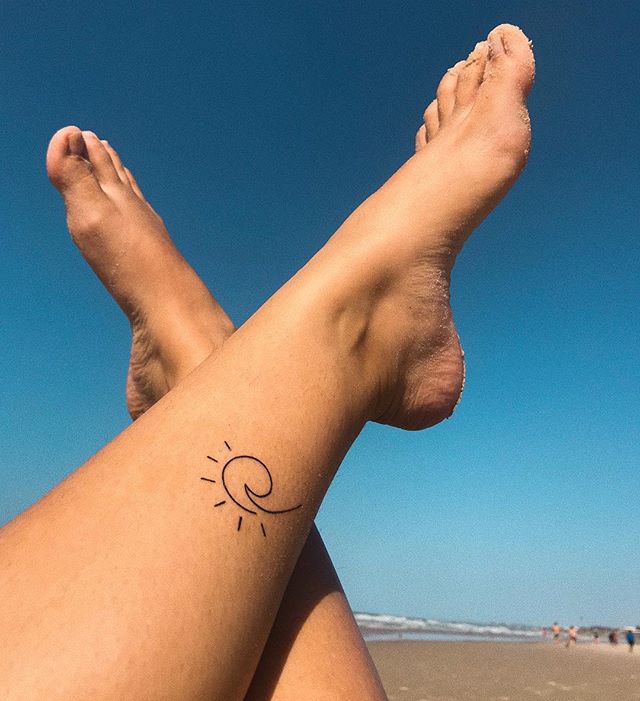 tattoo femenino del sol 26