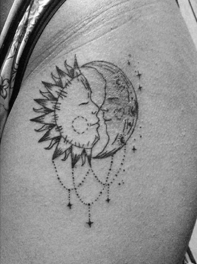 tattoo femenino del sol y la luna 03