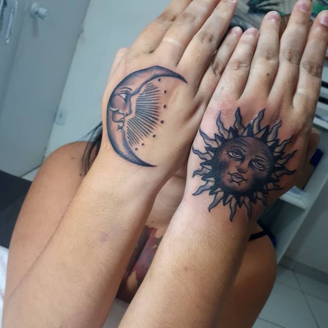 tattoo femenino del sol y la luna 18