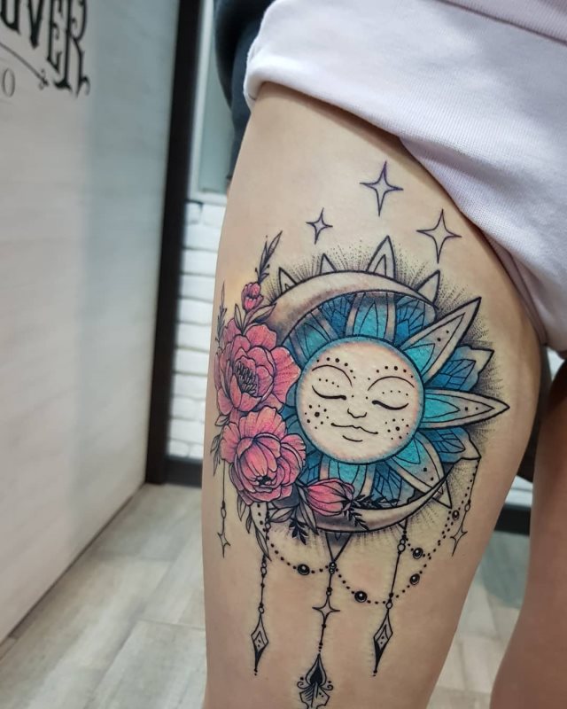 tattoo femenino del sol y la luna 26