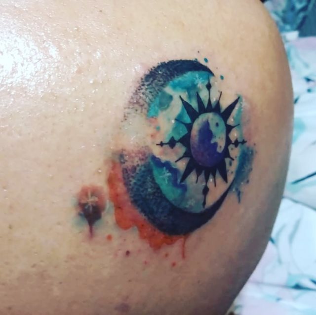 tattoo femenino del sol y la luna 28