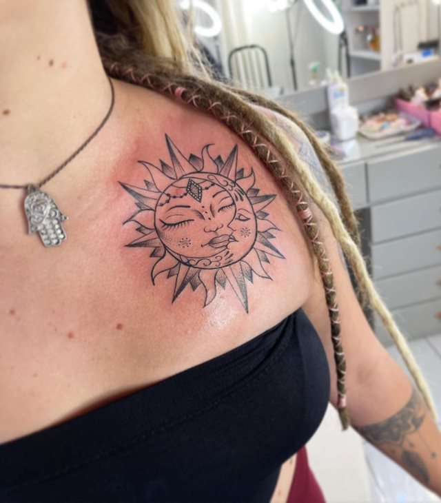 tattoo femenino del sol y la luna 30