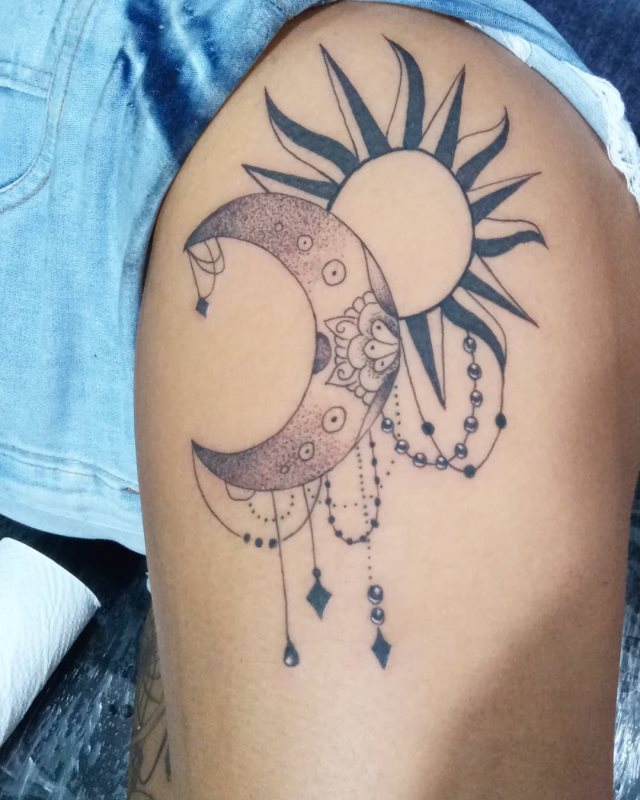 tattoo femenino del sol y la luna 38