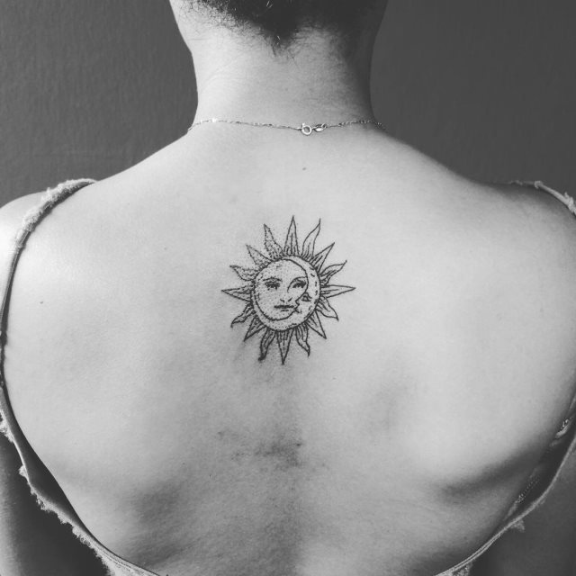 tattoo femenino del sol y la luna 47