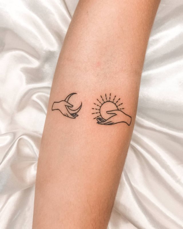 tattoo femenino del sol y la luna 62