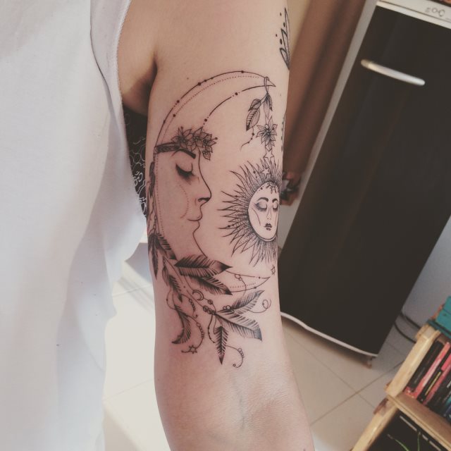 tattoo femenino del sol y la luna 65