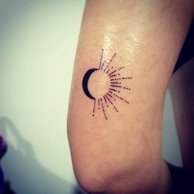 tattoo femenino del sol y la luna 66