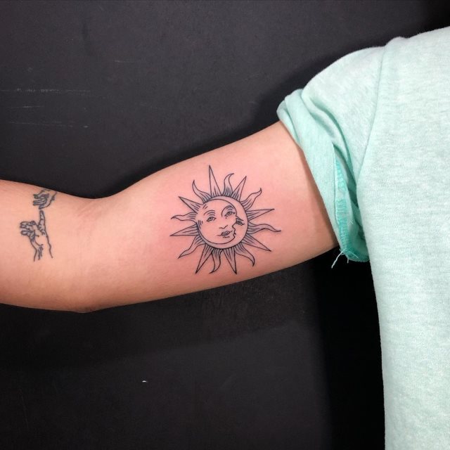 tattoo femenino del sol y la luna 70