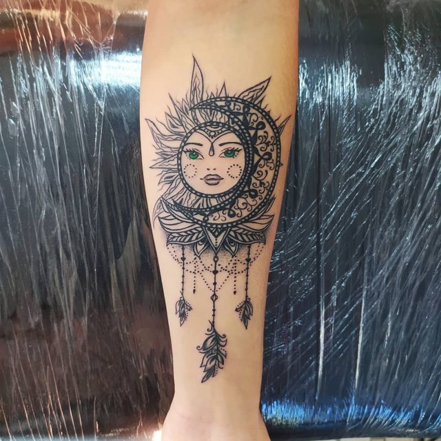 tattoo femenino del sol y la luna 71