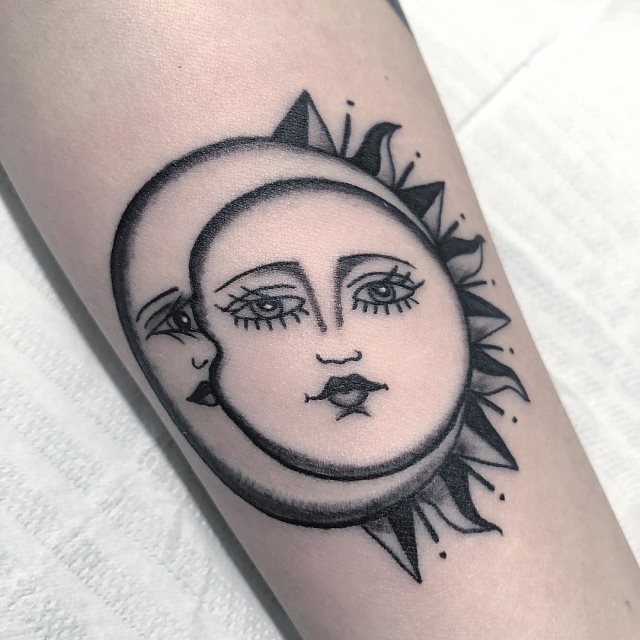 tattoo femenino del sol y la luna 73