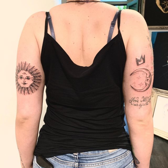 tattoo femenino del sol y la luna 74
