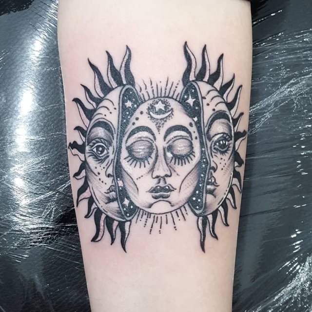 tattoo femenino del sol y la luna 78