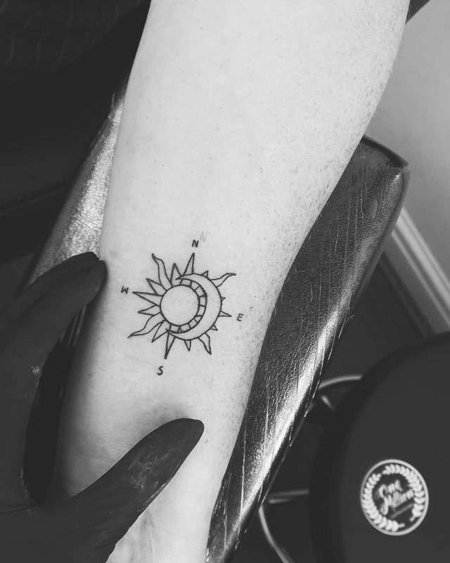 tattoo femenino del sol y la luna 79