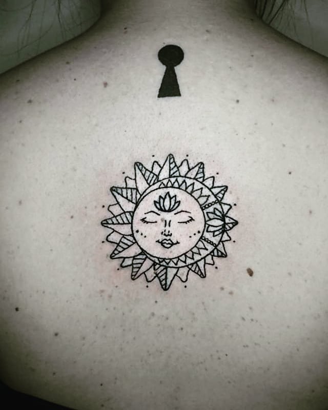 tattoo femenino del sol y la luna 83