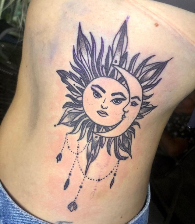 tattoo femenino del sol y la luna 90