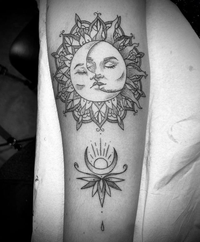 tattoo femenino del sol y la luna 98