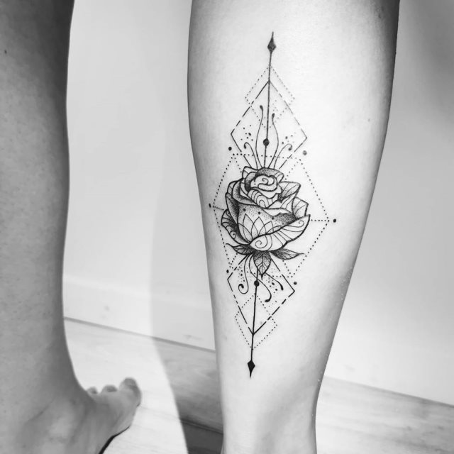 tattoo femenino flor 10