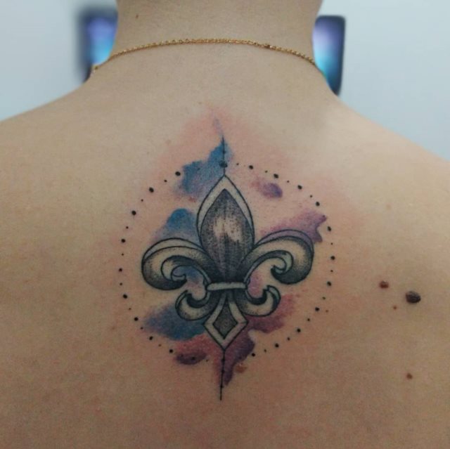 tattoo femenino flor de lis 04