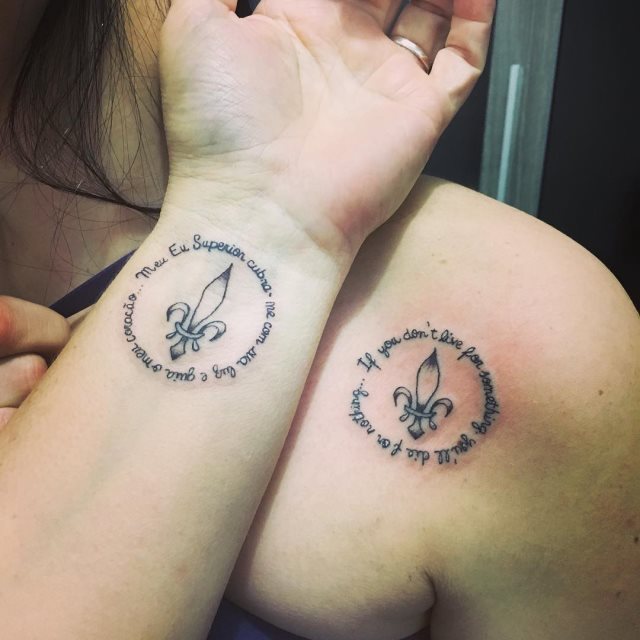 tattoo femenino flor de lis 08