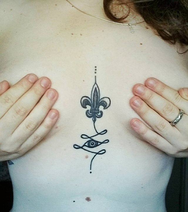 tattoo femenino flor de lis 13