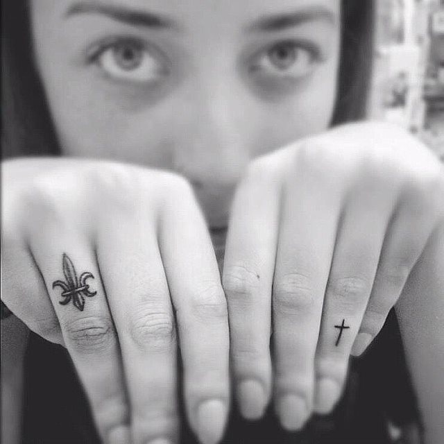 tattoo femenino flor de lis 20