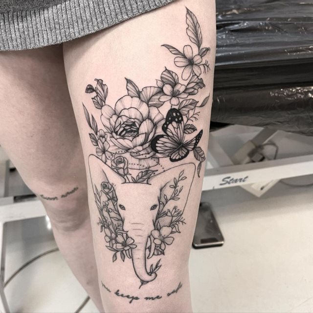 tattoo femenino flor en la pierna 12