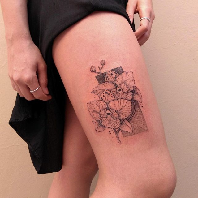 tattoo femenino flor en la pierna 41
