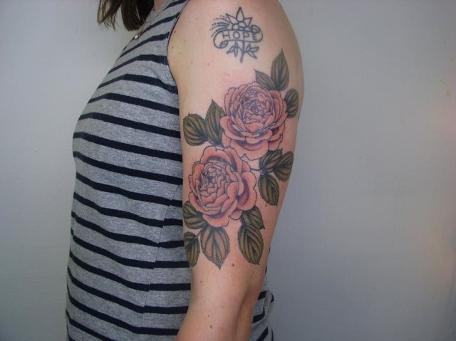 tattoo femenino flor para el brazo 15