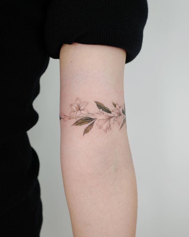tattoo femenino flor para el brazo 22