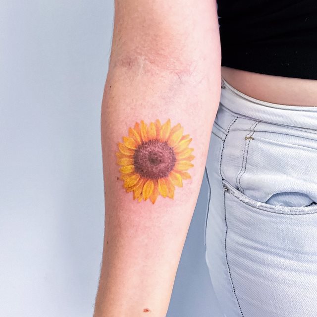tattoo femenino flor para el brazo 32