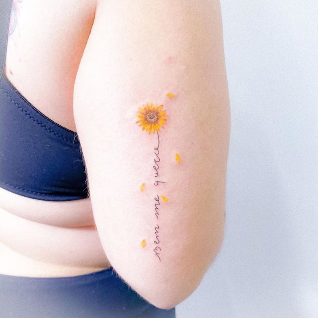 tattoo femenino flor para el brazo 36