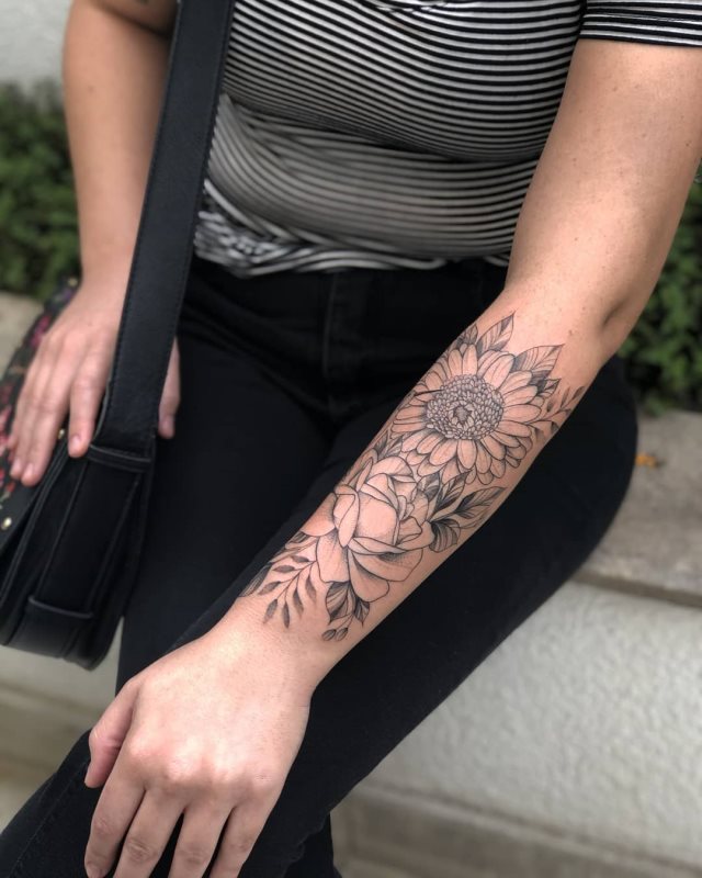tattoo femenino flor para el brazo 47