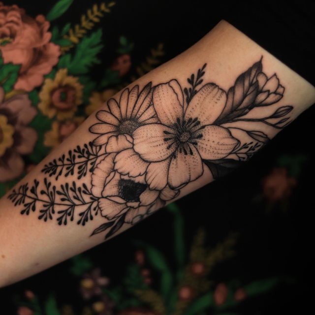 tattoo femenino flor para el brazo 51