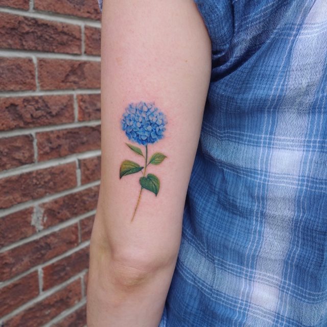 tattoo femenino flor para el brazo 94