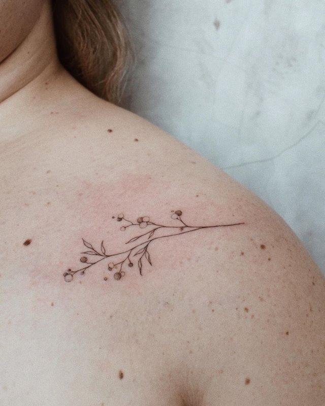 tattoo femenino flor para el hombro 26