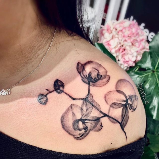 tattoo femenino flor para el hombro 29