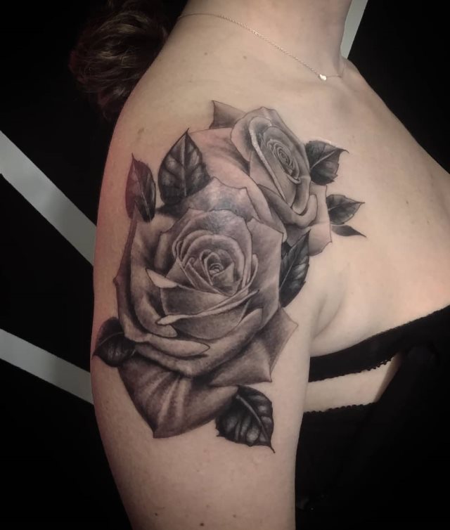 tattoo femenino flor para el hombro 30