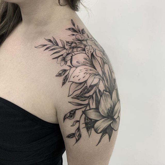 tattoo femenino flor para el hombro 46