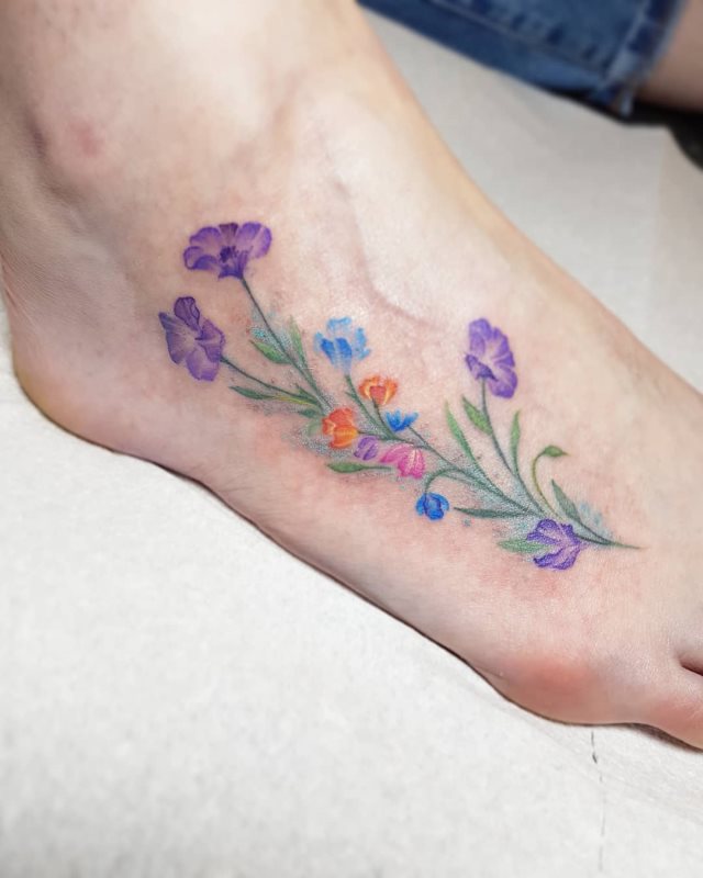 tattoo femenino flor para el pie 36