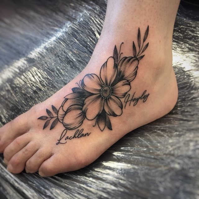 tattoo femenino flor para el pie 38