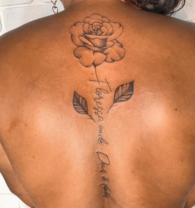 tattoo femenino flor para la espalda 24
