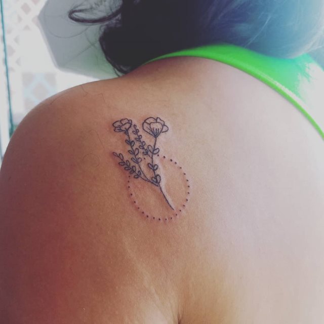 tattoo femenino flor para la espalda 40