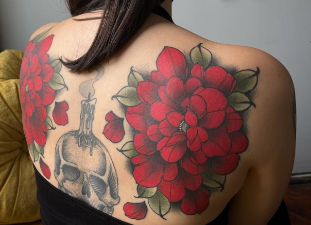 tattoo femenino flor para la espalda 43